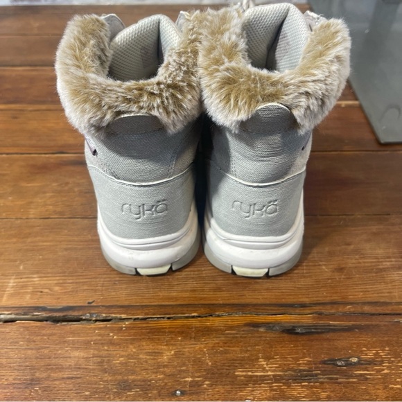 Women's Gray Winter Boots 6W - Picture 5 of 7